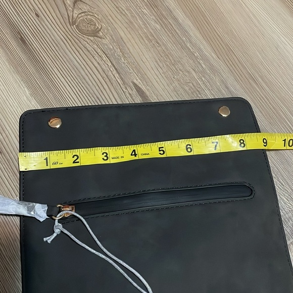 Kapten & Son Umea Pro Pouch Black 9” X 9” Vegan Leather Dust bag included - Picture 3 of 10